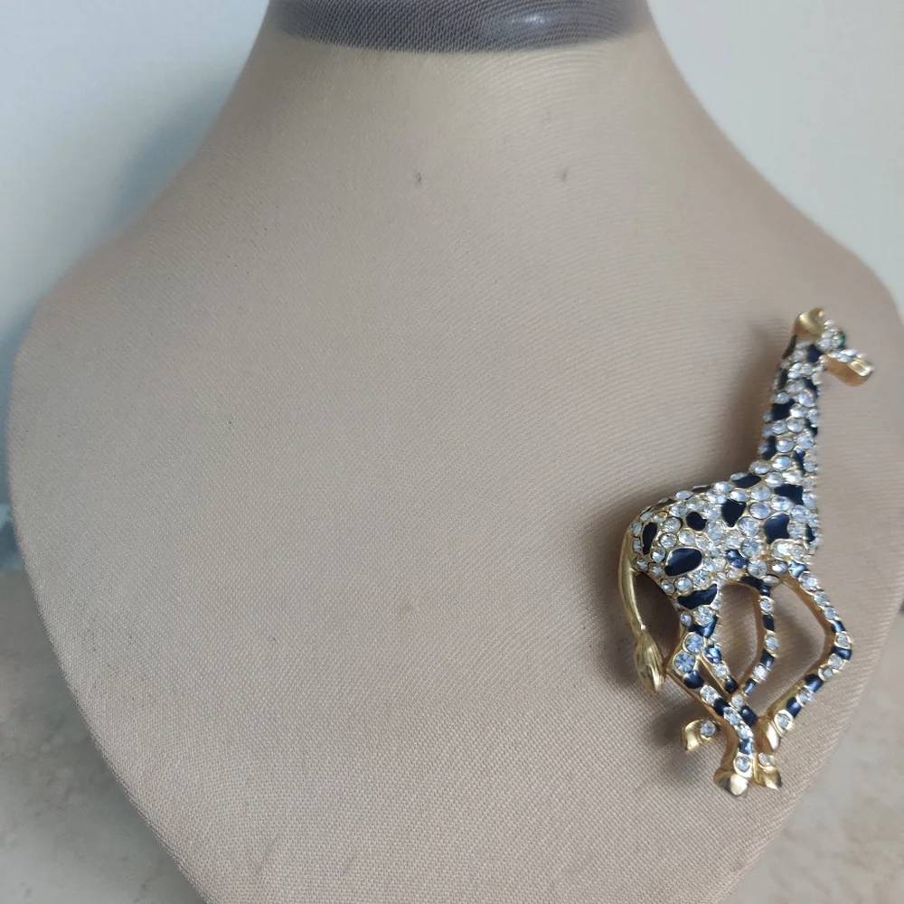 Vintage elegant giraffe brooch🦒 - Picture 2 of 9